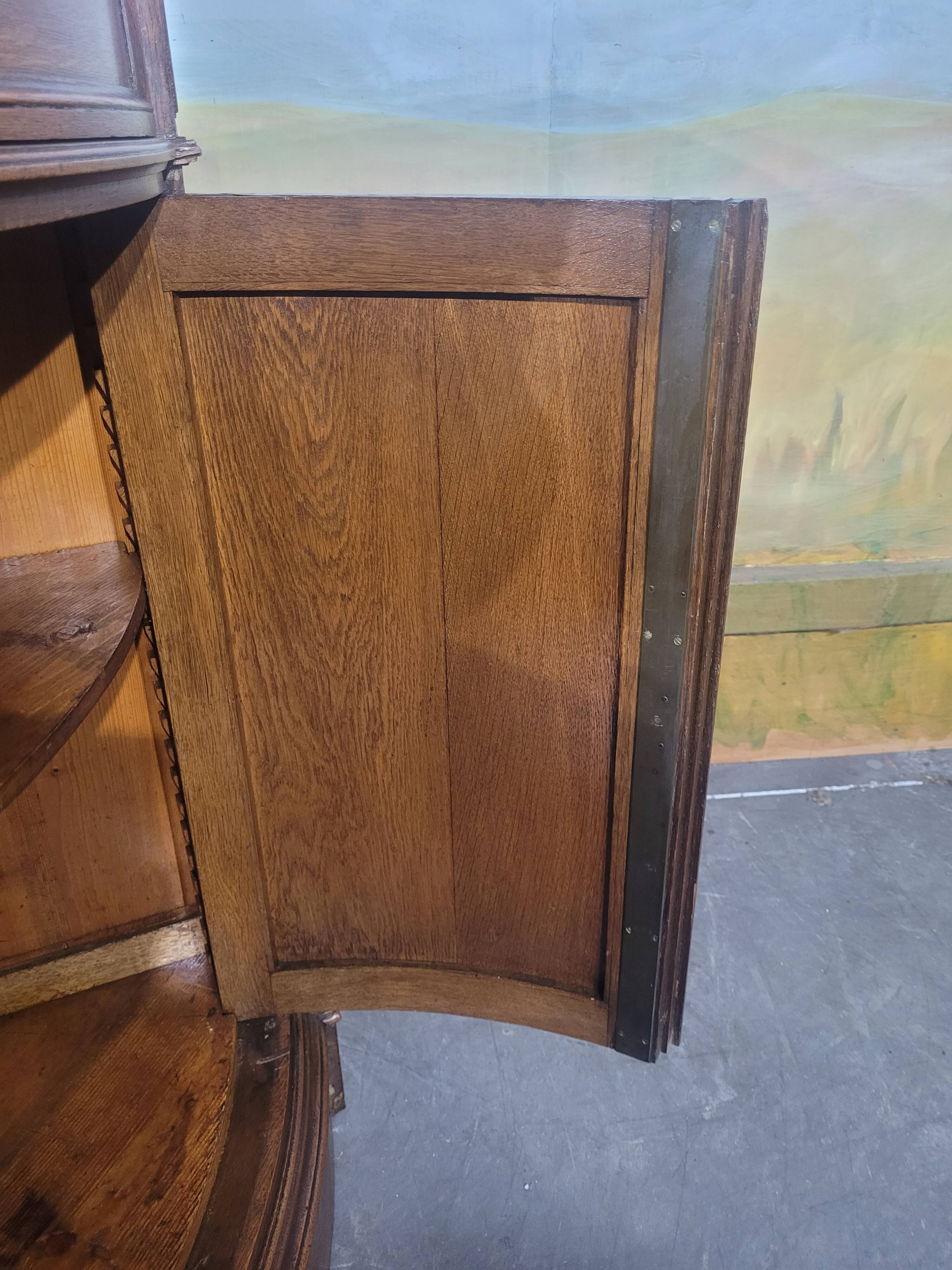 Encoignure en chêne XIX ème