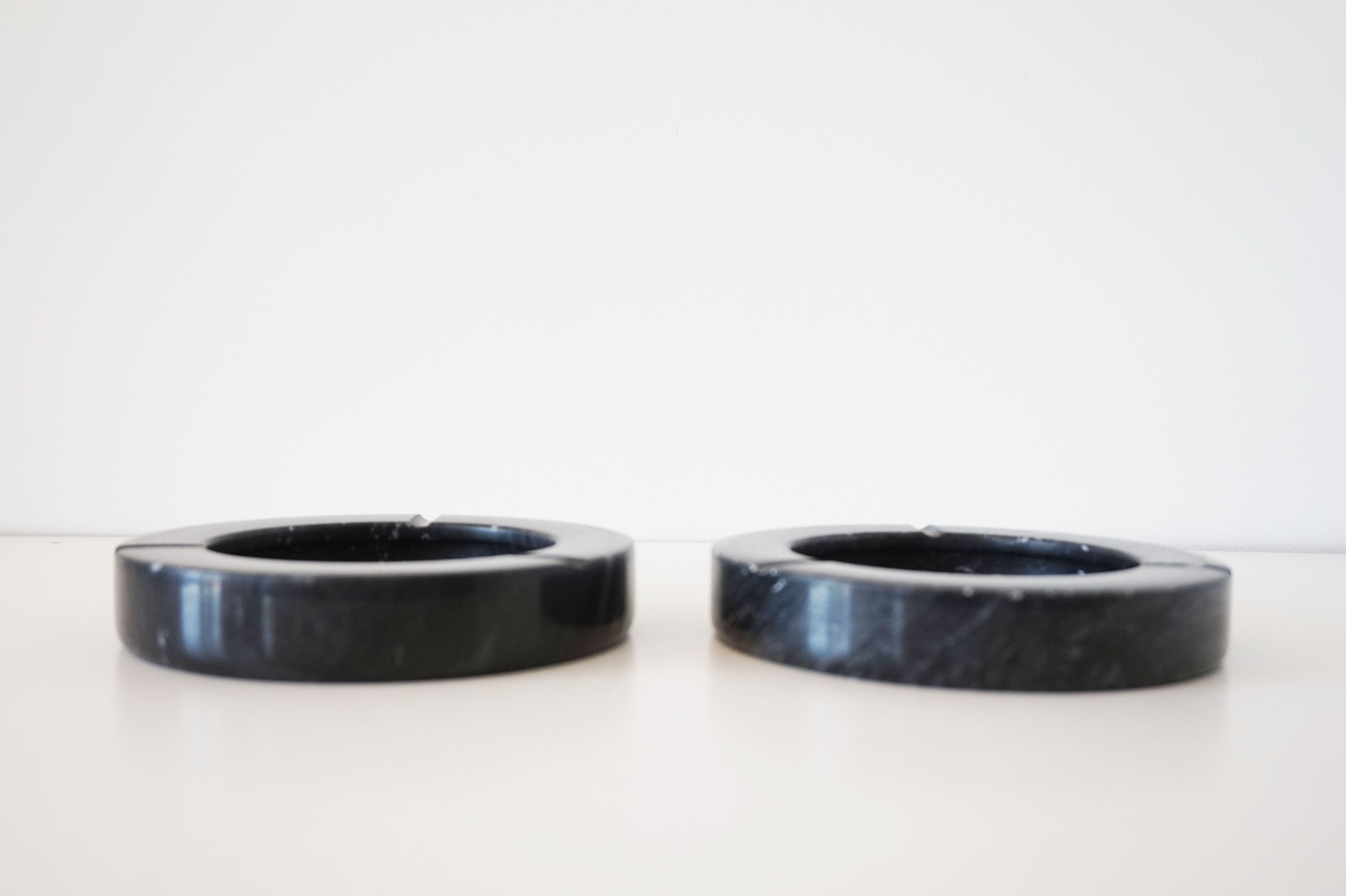 Pair of vintage ashtrays in black marble 1970