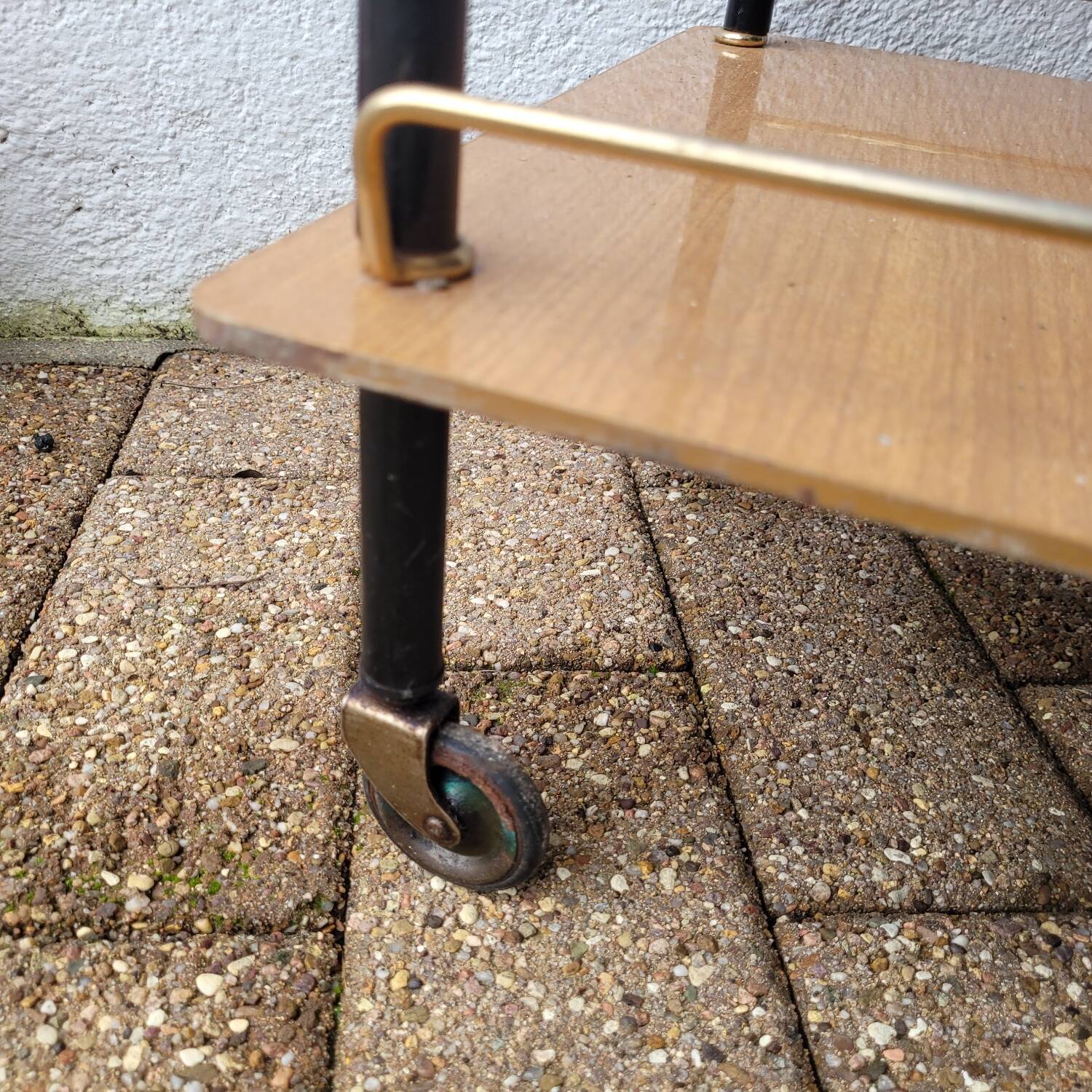 Rolling dessert trolley in formica – black tubular structure, 1960s.