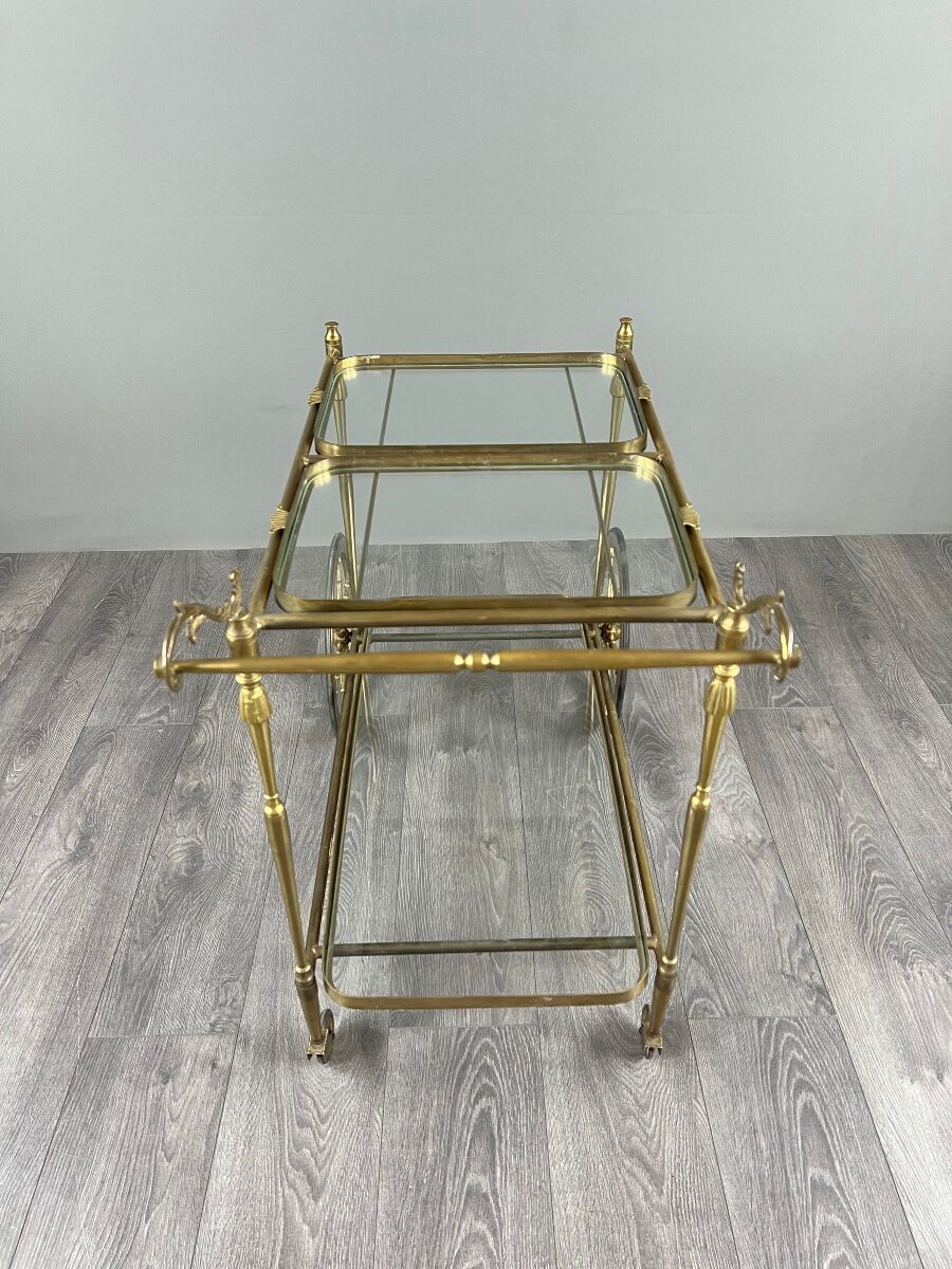 Rolling table cart in gilded brass with two glass shelves, 20th century.