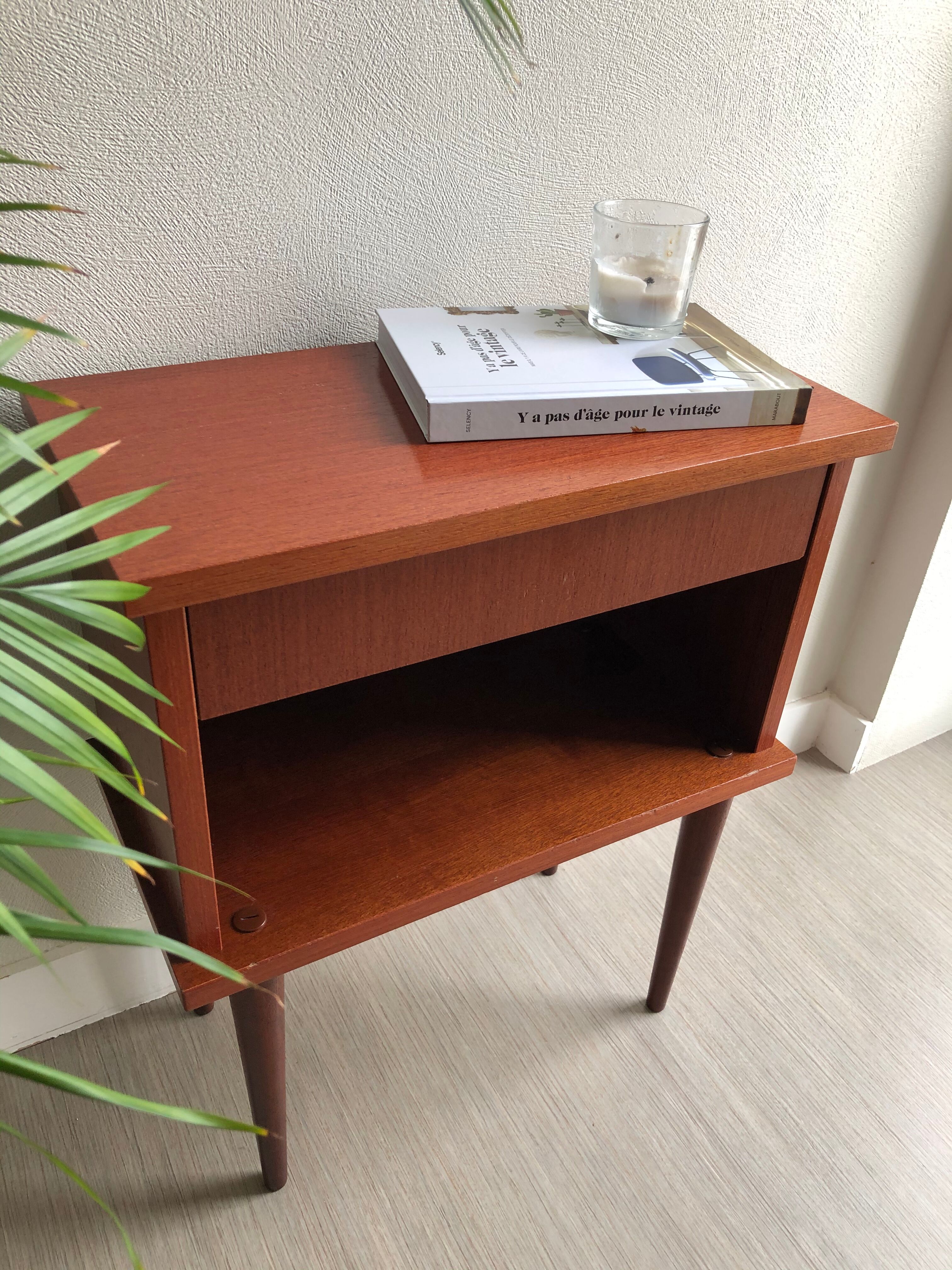 Bedside feet compass