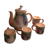 Lot and 4 cups and teapot in dabbling
