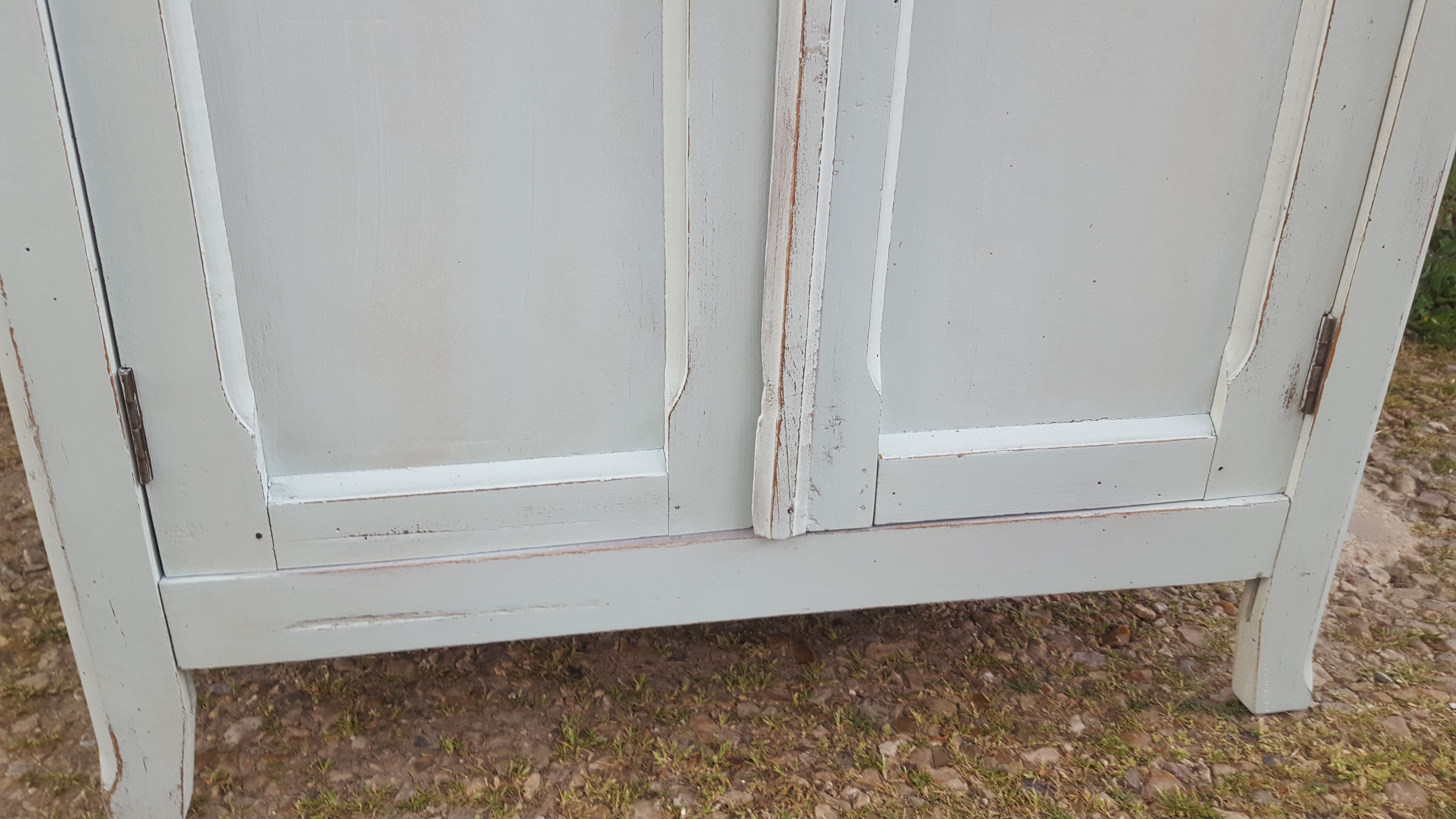 Mint-coloured parisian wardrobe