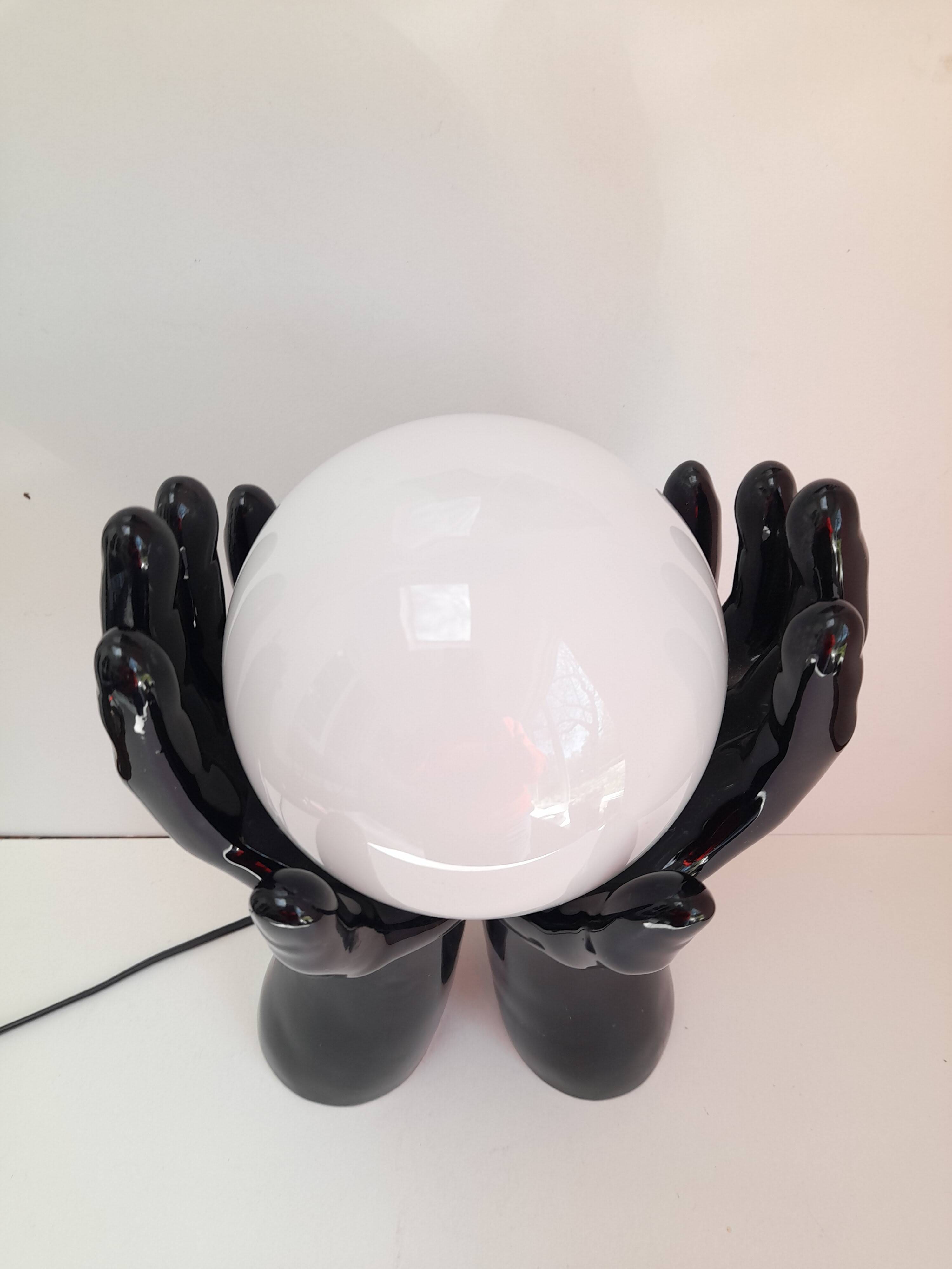 Lampe de table paire de mains noires 80s