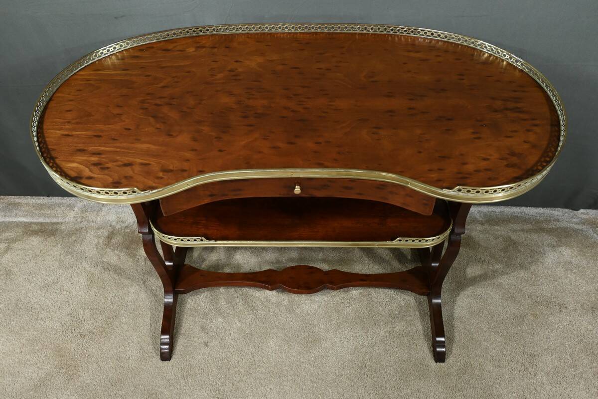 Kidney Table in Speckled Mahogany, stamped “L'escalier de Cristal” – Late 19th Century