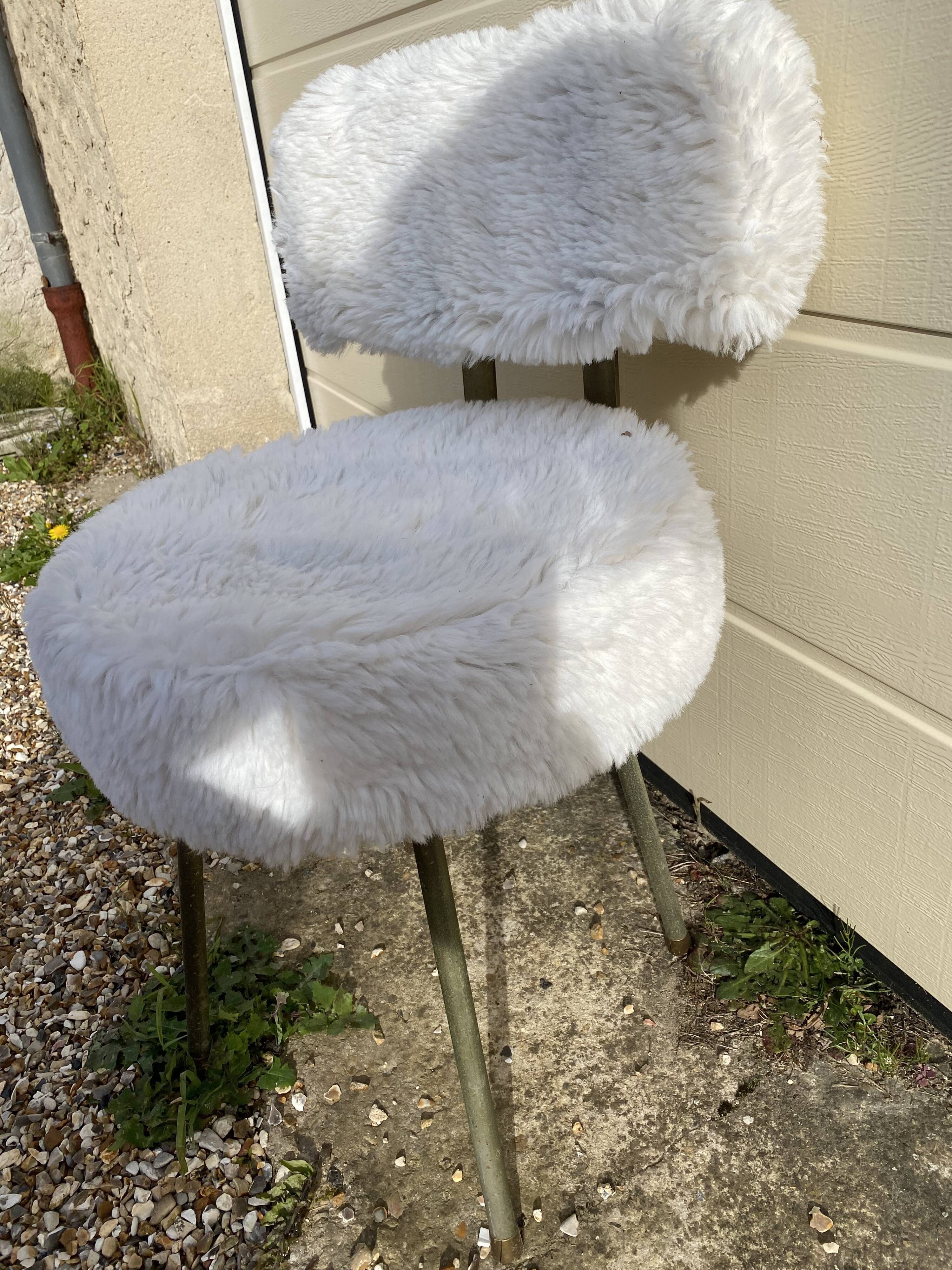 Vintage moumoute chair