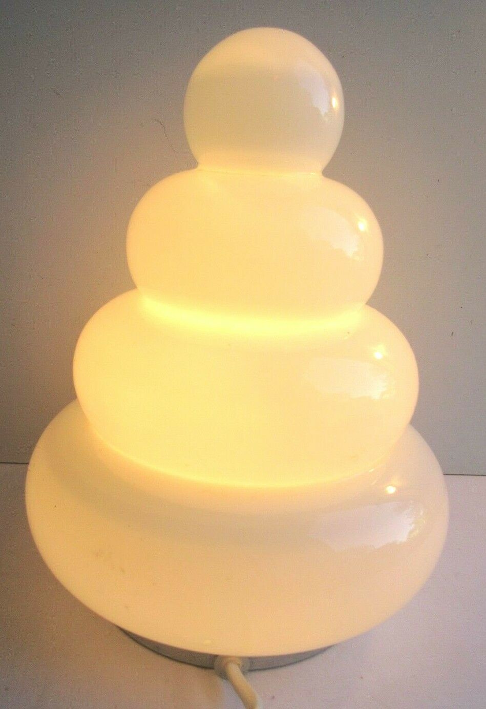 Art Deco table lamp, white glass with 4 superimposed rings, fir shape