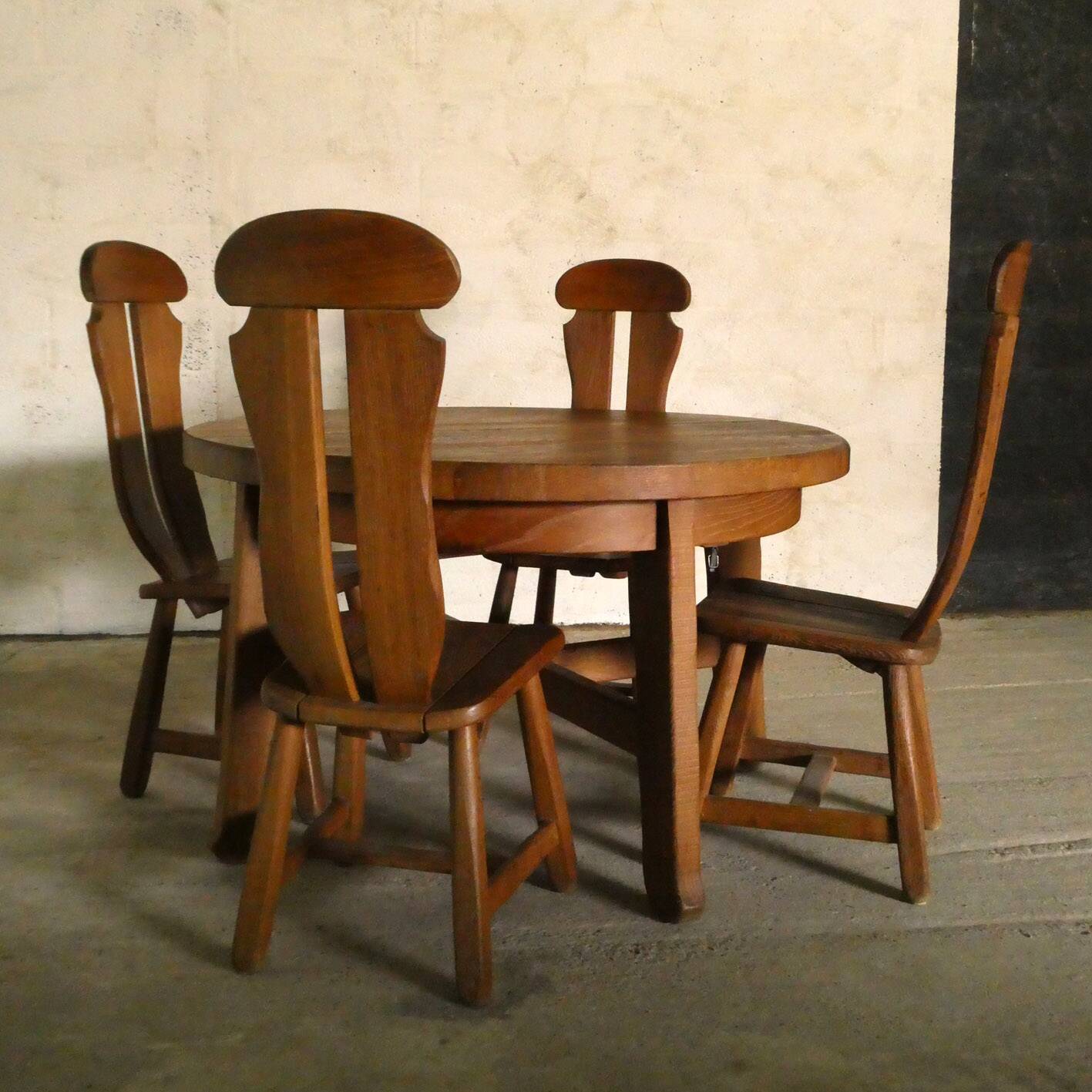 salle à manger brutaliste en chêne de De Puydt