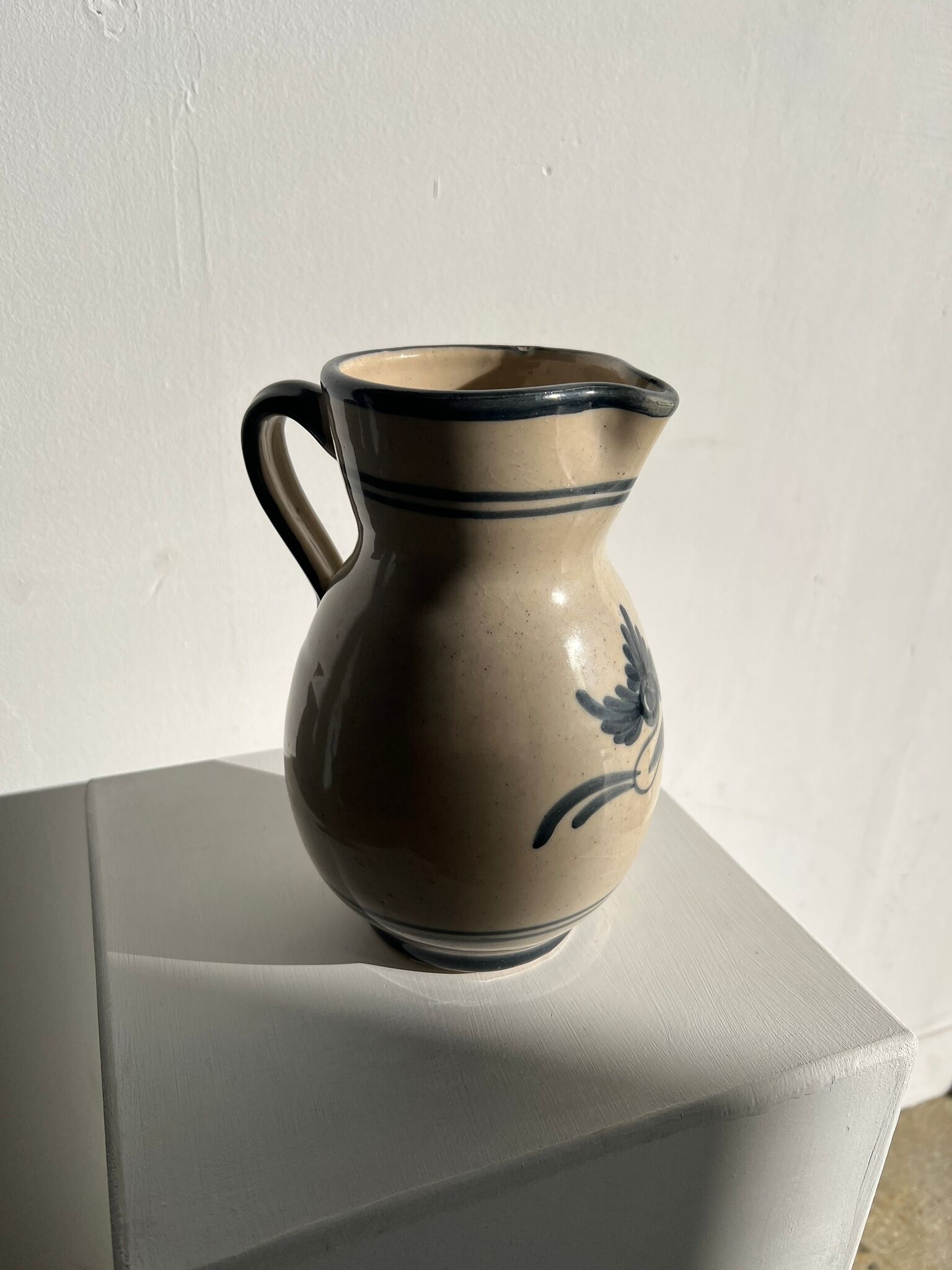 Off-white glossy ceramic decanter, hand-painted gray blue patterns H:20cm