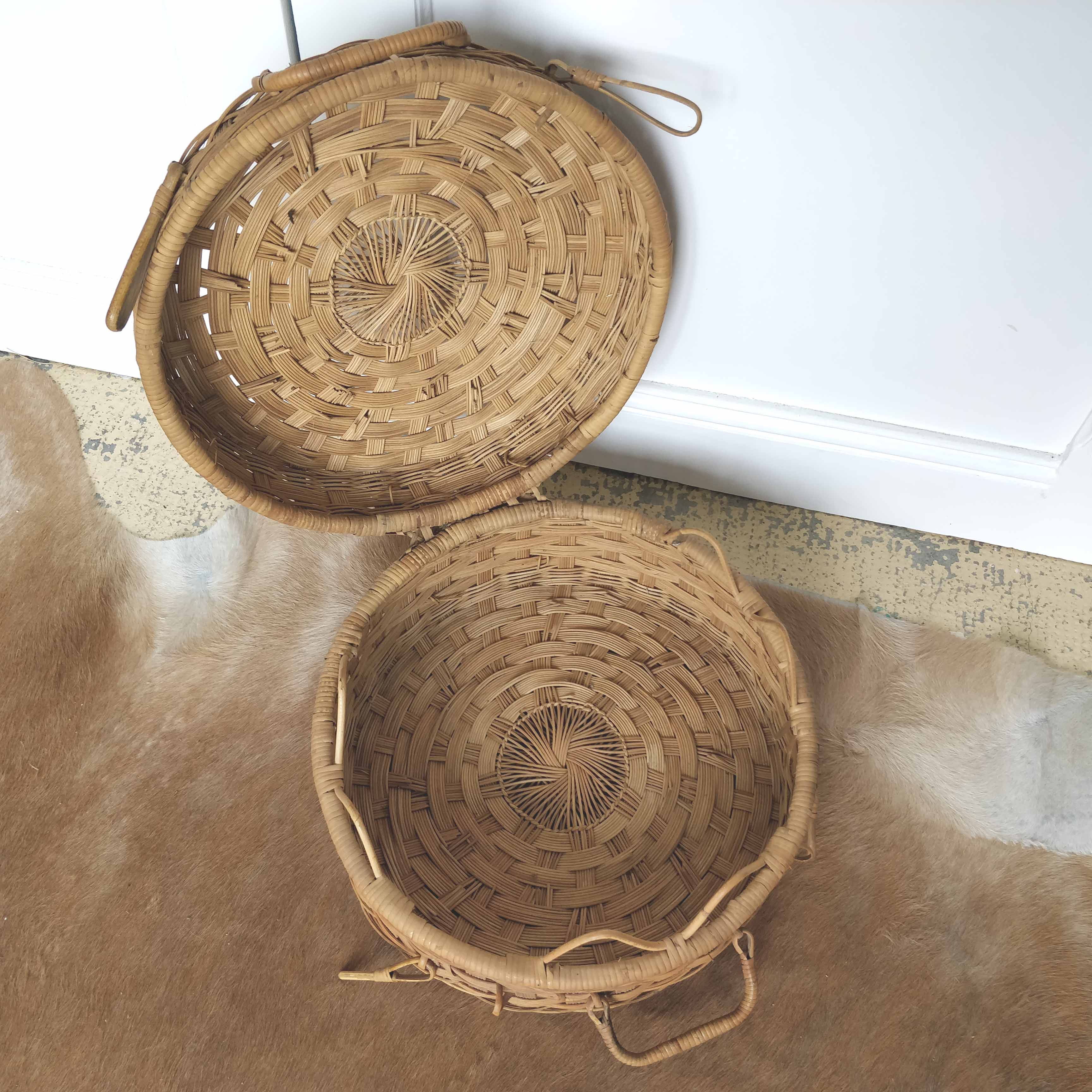 Round case in rattan 60s
