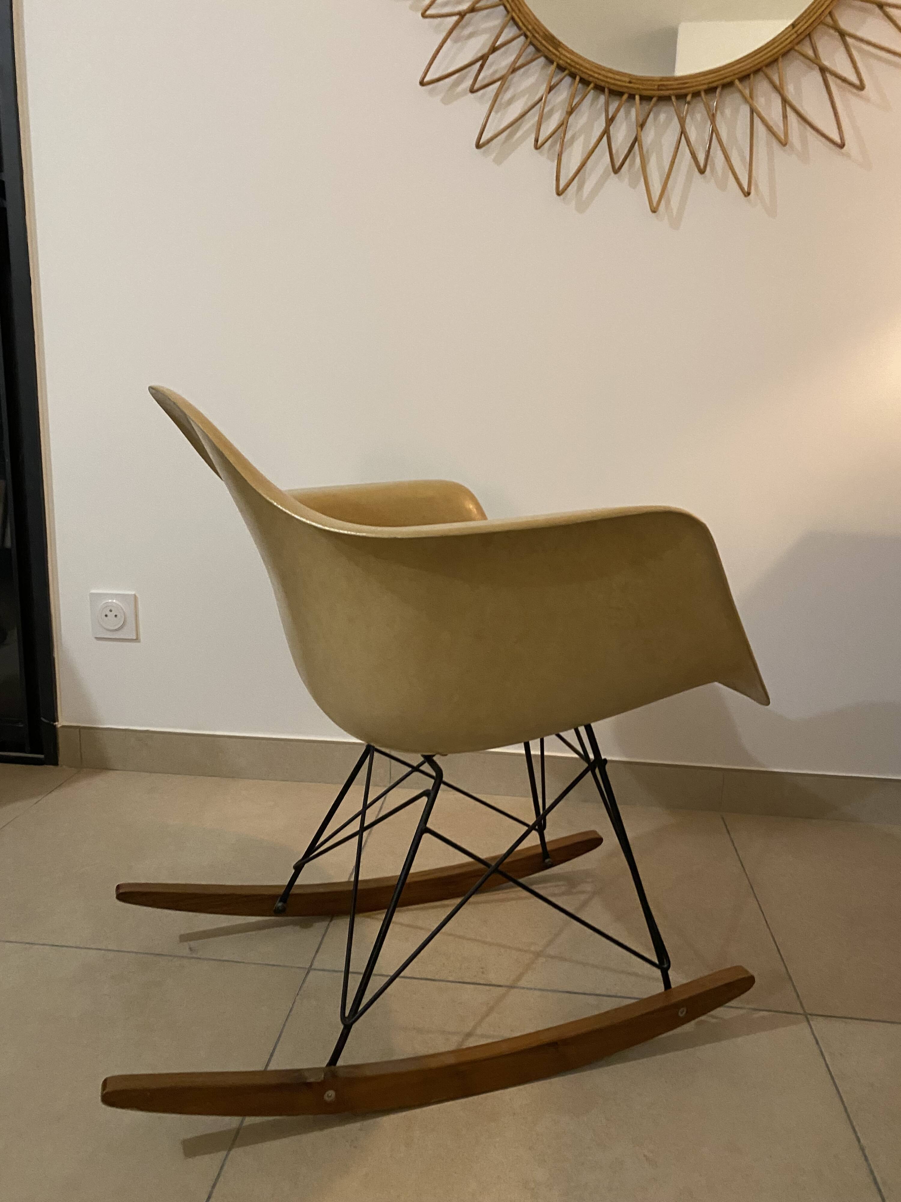 Vintage Eames Rocking Chair - Herman Miller - Vintage Ochre