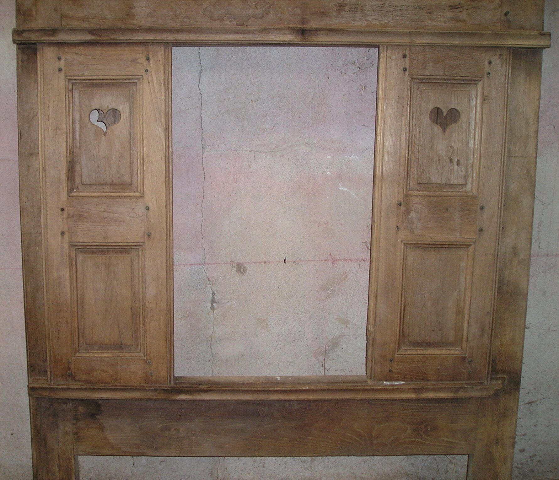 19th century enclosed bed façade
