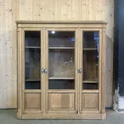Library in oak from the late 19th century.