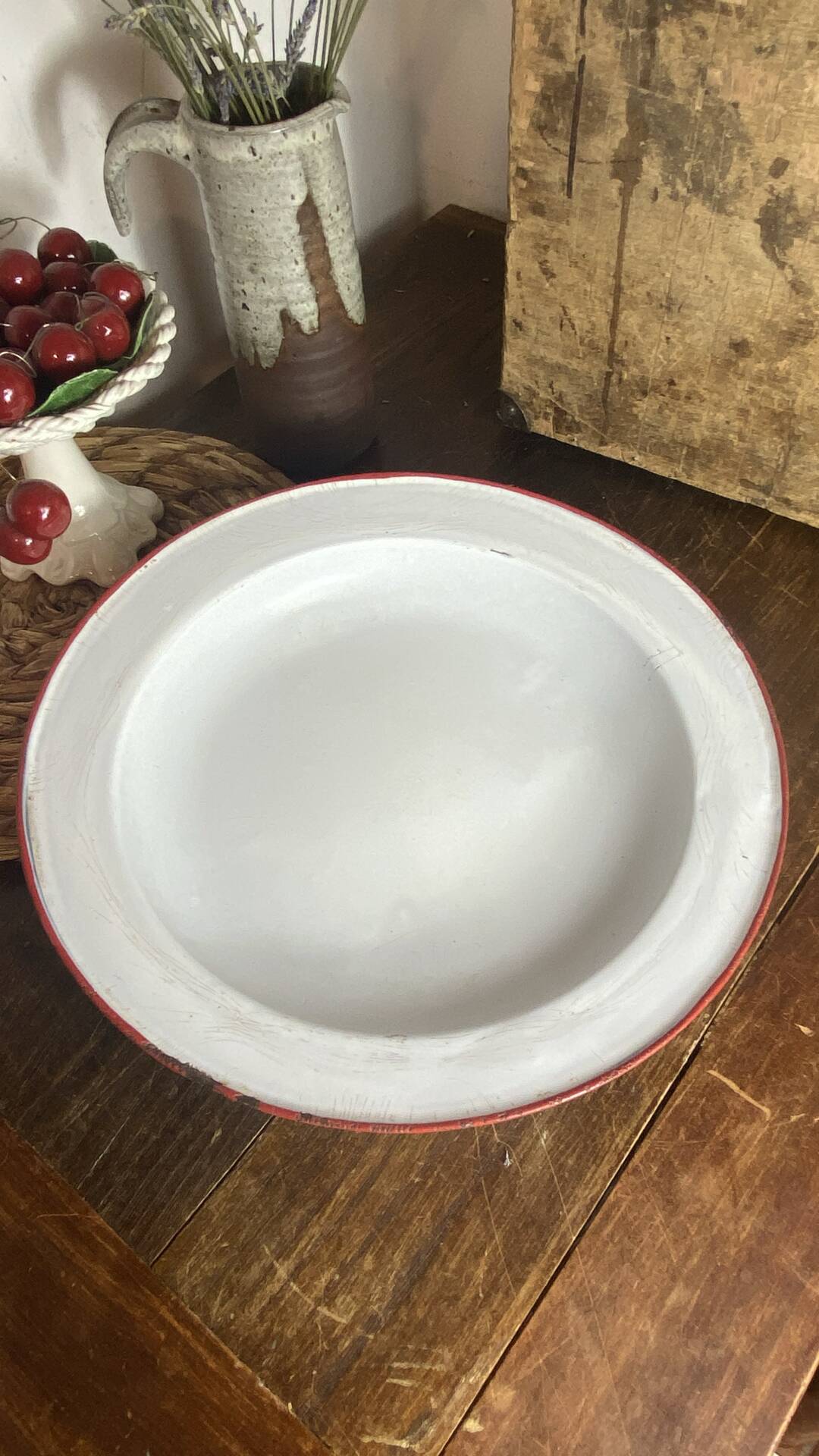 Enamelled metal plates