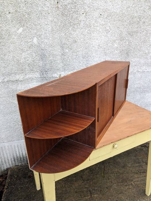 Wall shelf