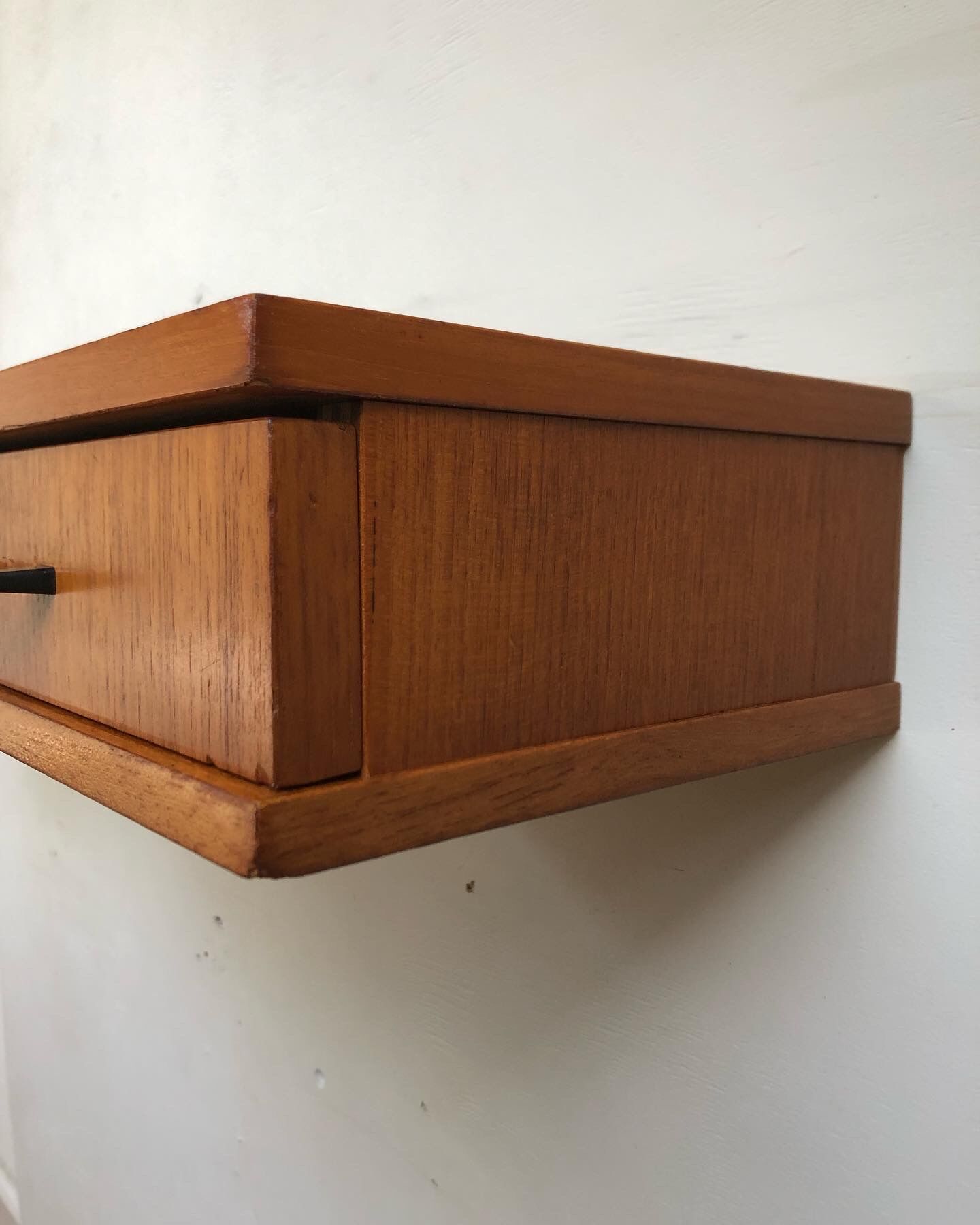 Wall console