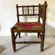 Chaise d'angle en bois tourné et paille pour enfant