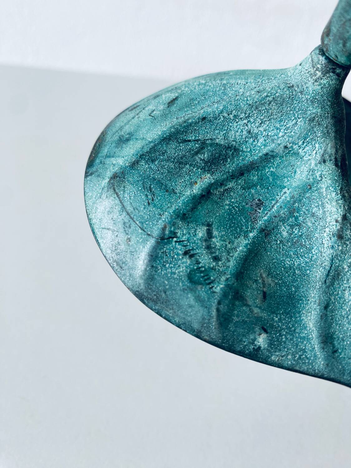 Bronze leaf candle holder