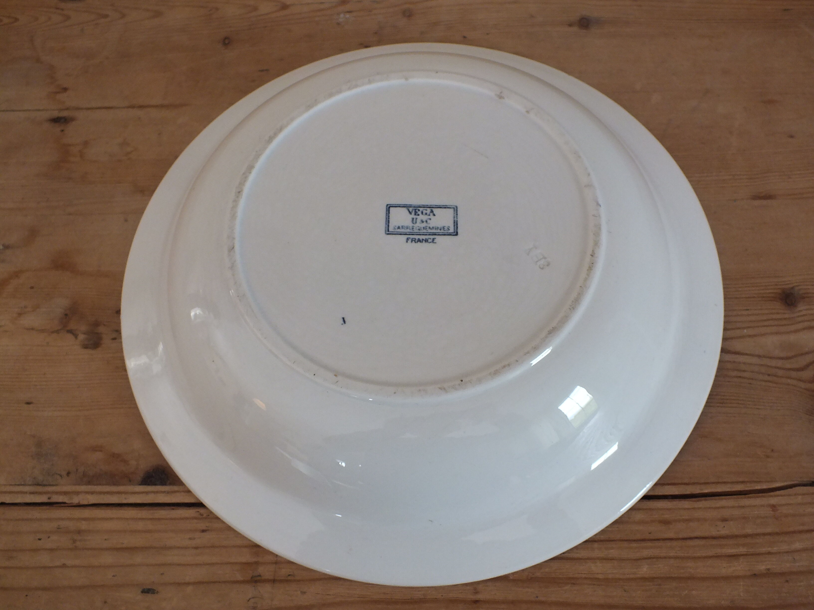 Round hollow dish Sarreguemines U&C Vega - 19th century floral decoration