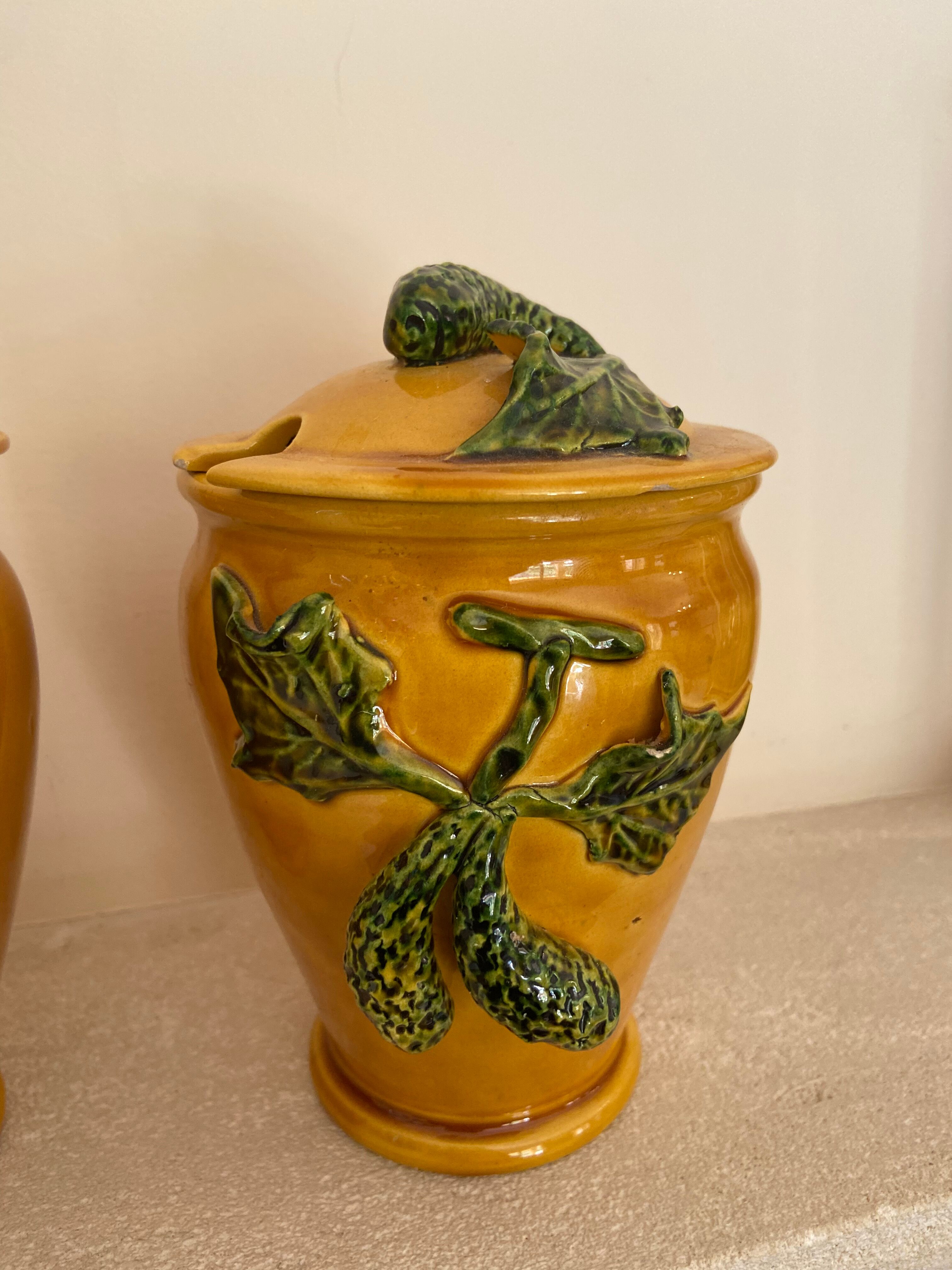 3 vintage kitchen pots