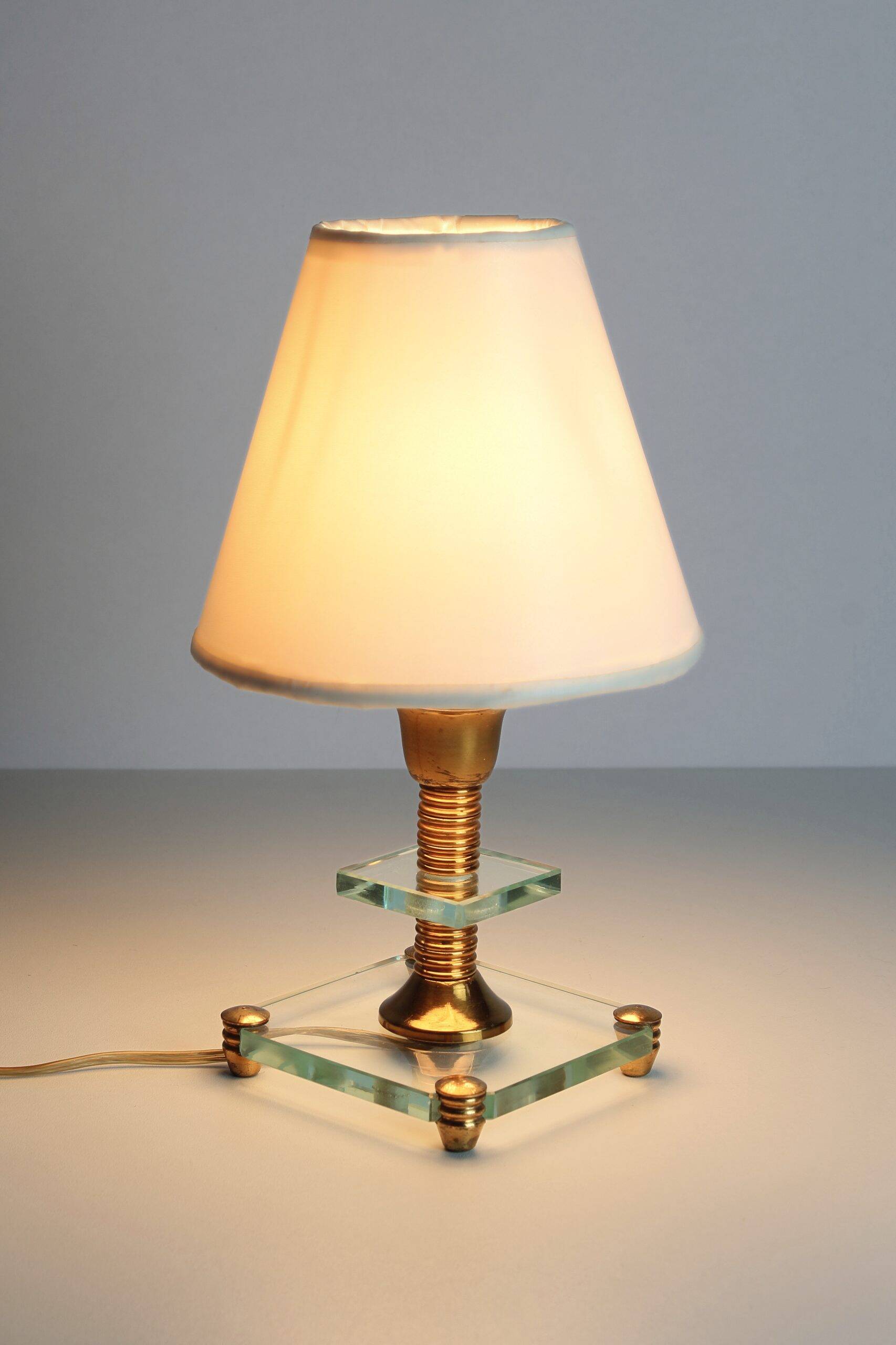 Small table lamp, in the style of Pietro Chiesa for Fontana Arte.