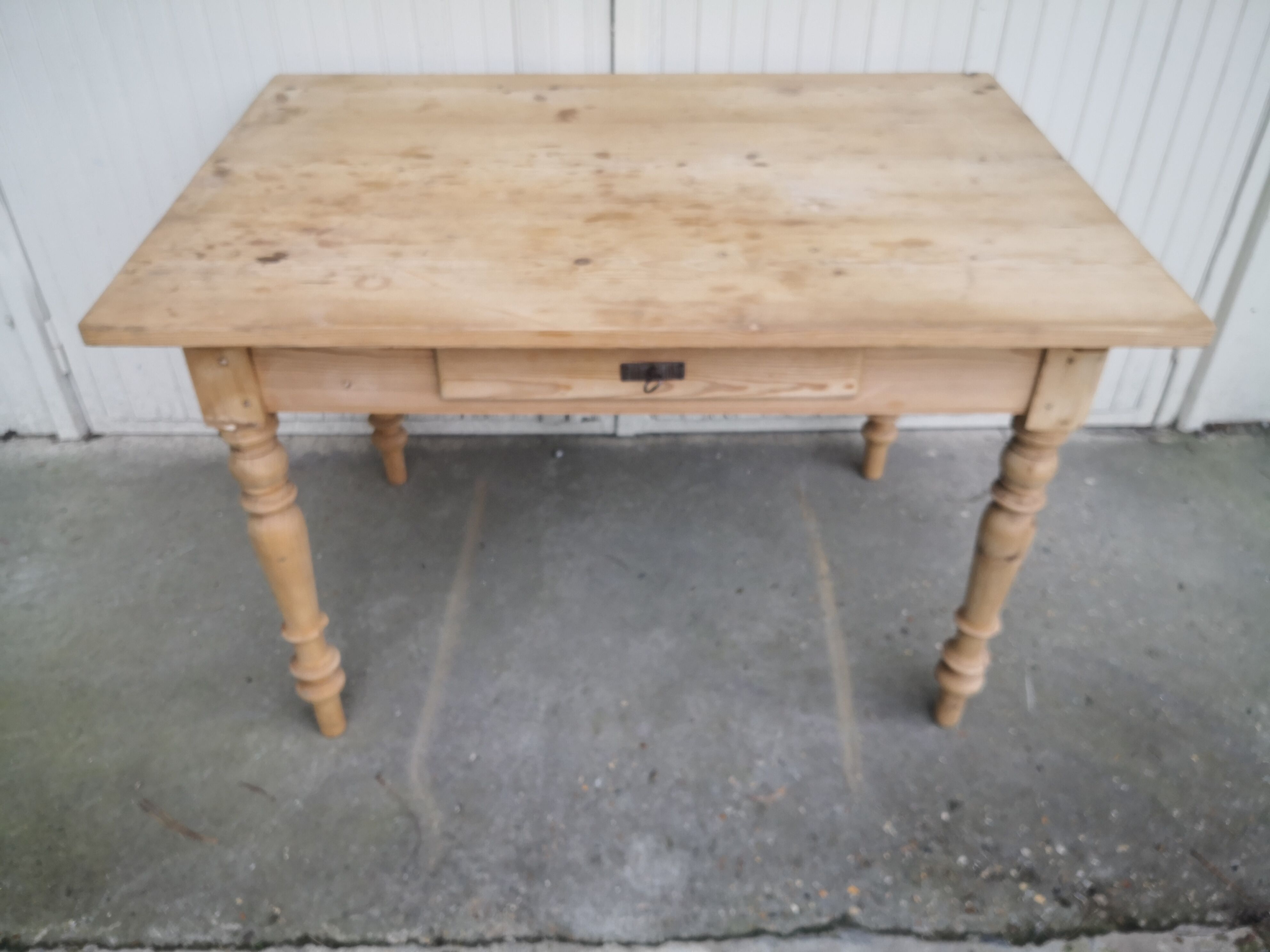 wooden dining table, vintage, turned legs, firm table style