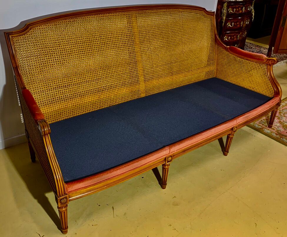 Three-seater sofa in cannage and pink velvet