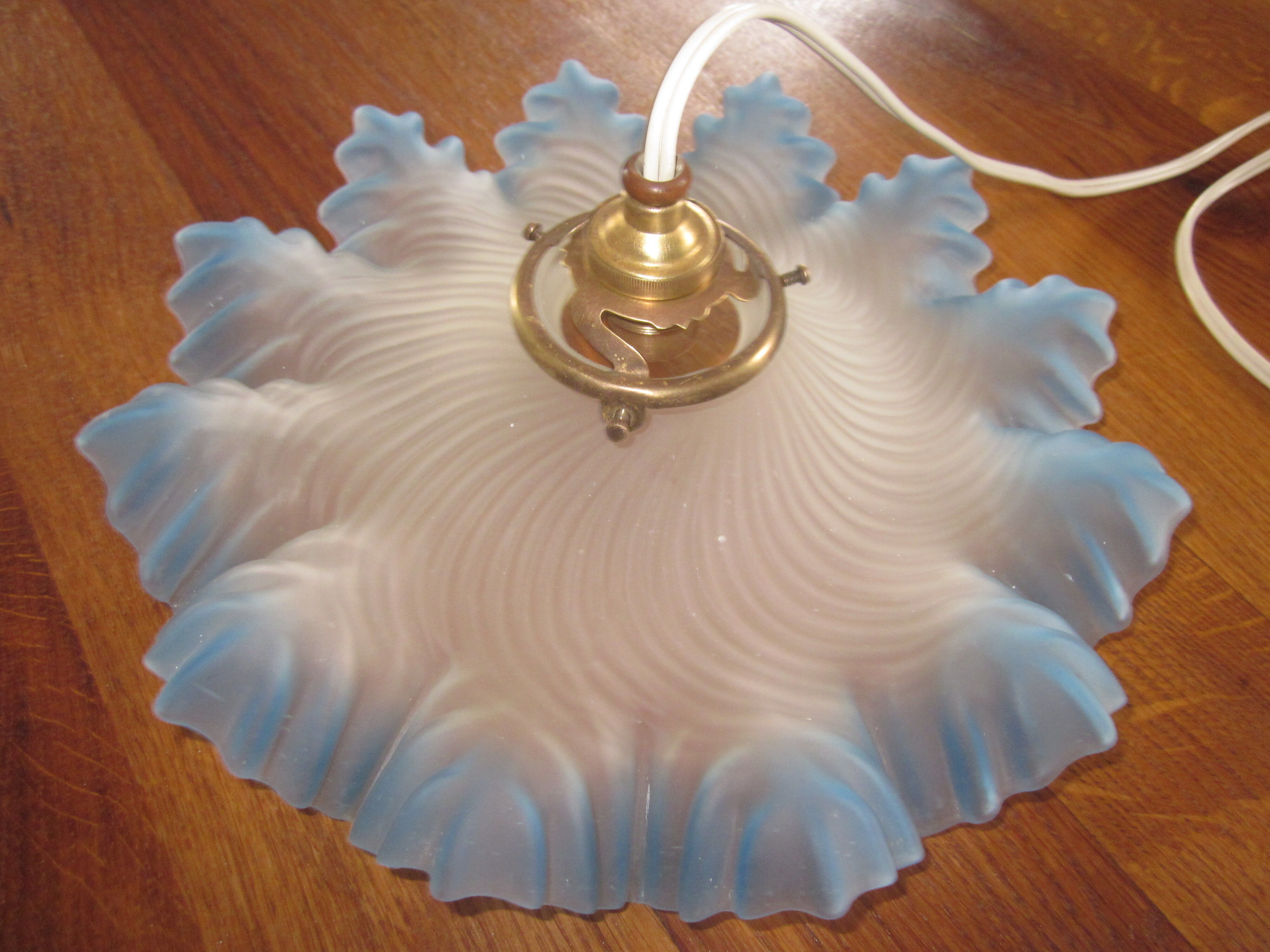 Antique suspension in glass