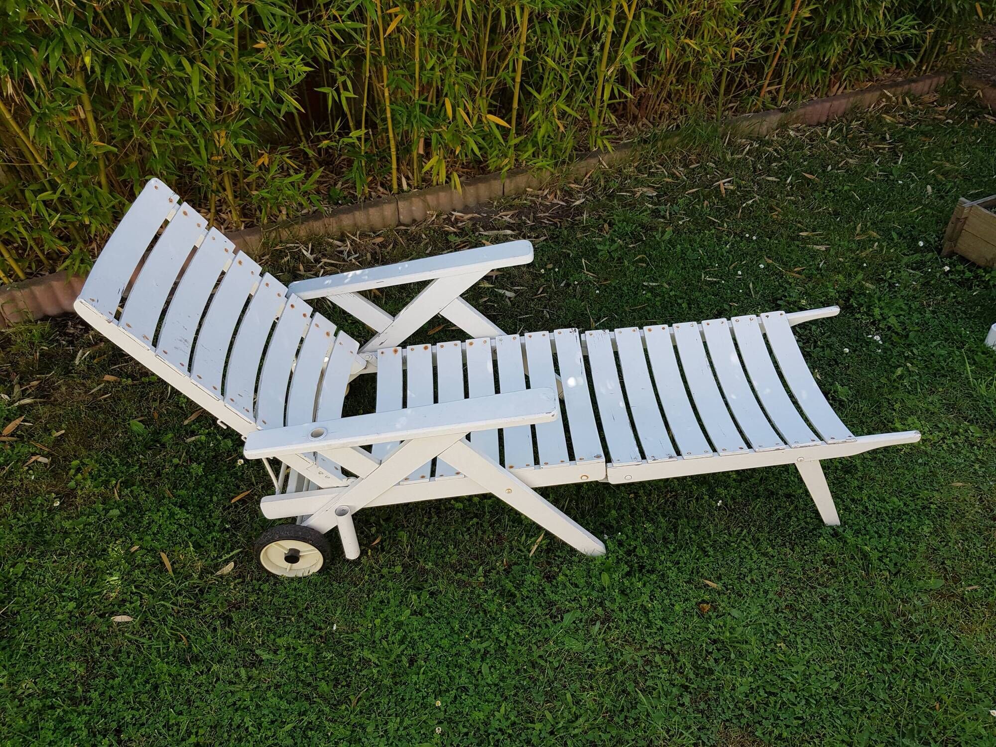 Lounge Chair or Lounger wooden feet compass years 1970