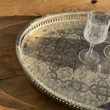 Oval Moroccan plateau engraved on a base 50x35.