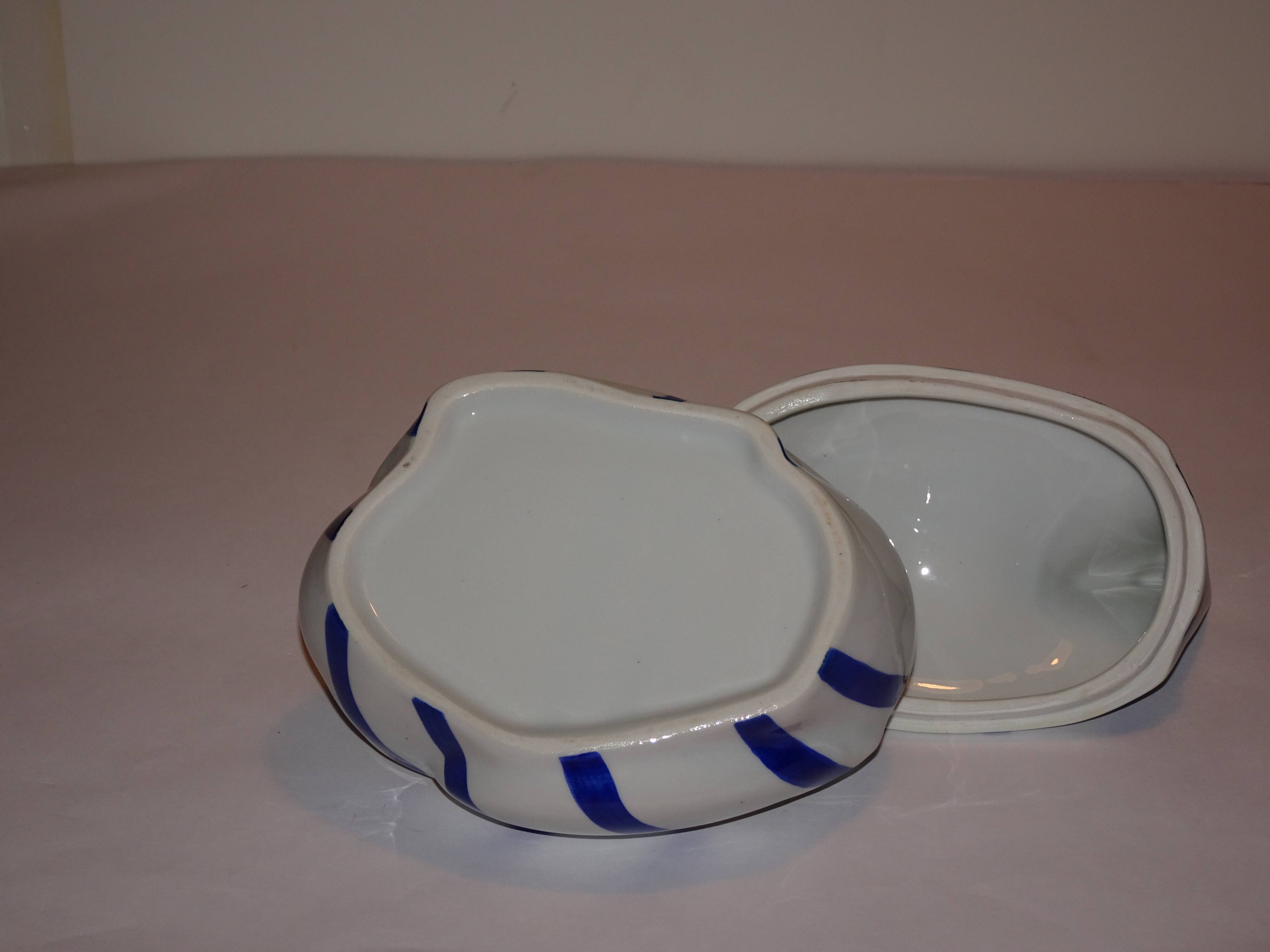 Empty hen pocket porcelain années 80