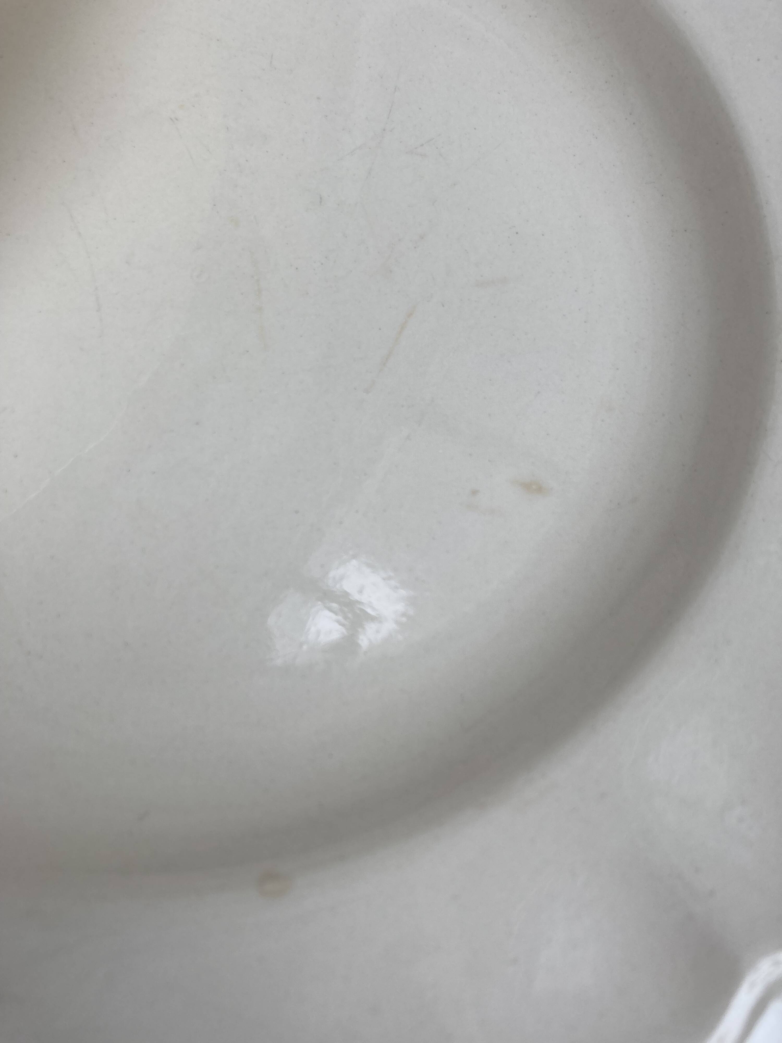 Set of 5 Digoin Sarreguemines plain ivory plates with gadroons