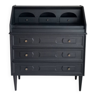 Scriban chest of drawers