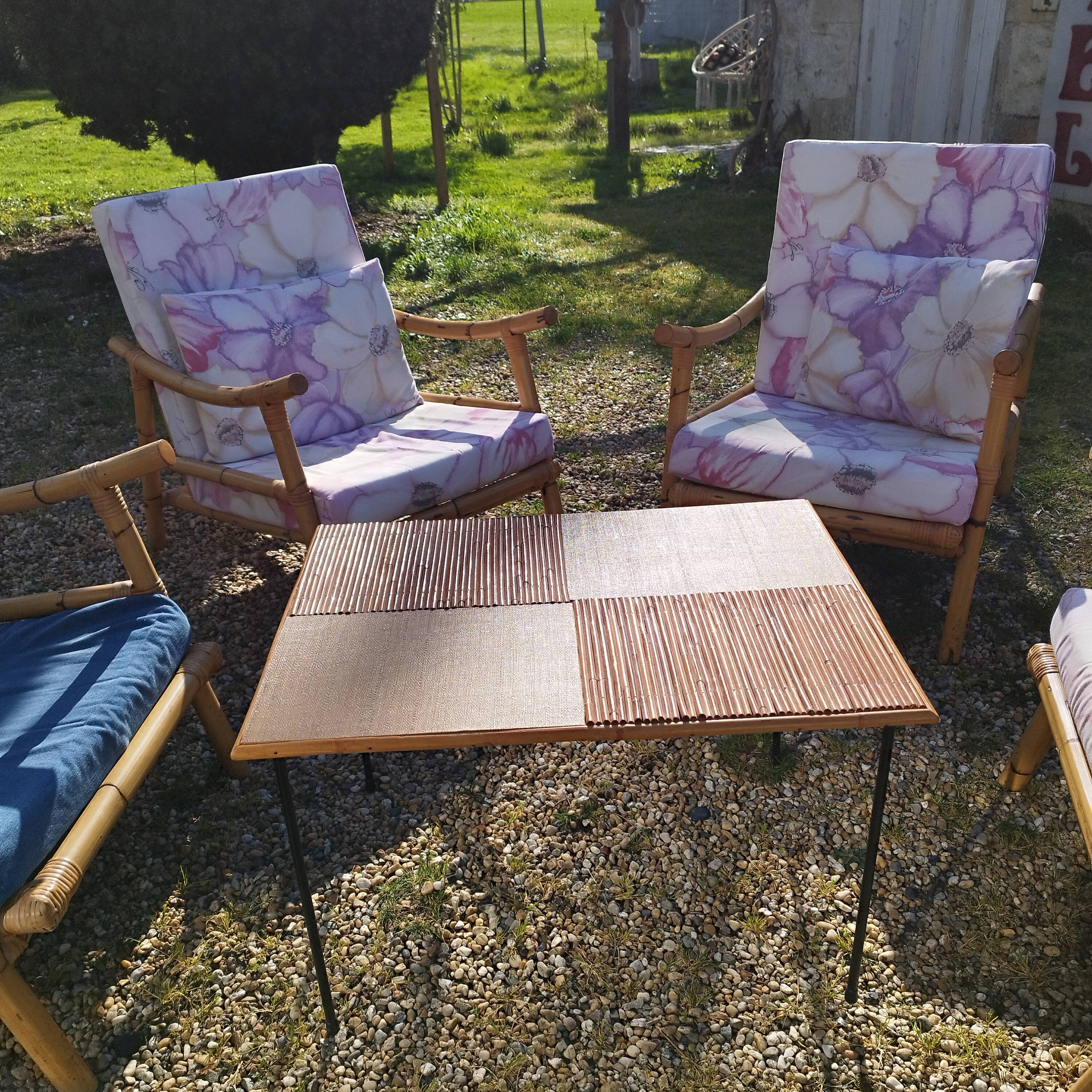 4 fauteuils en bambou et table basse vintage