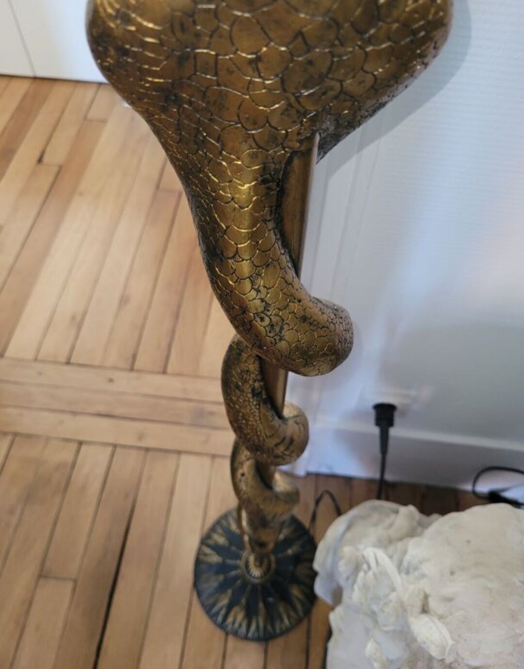 Snake floor lamp