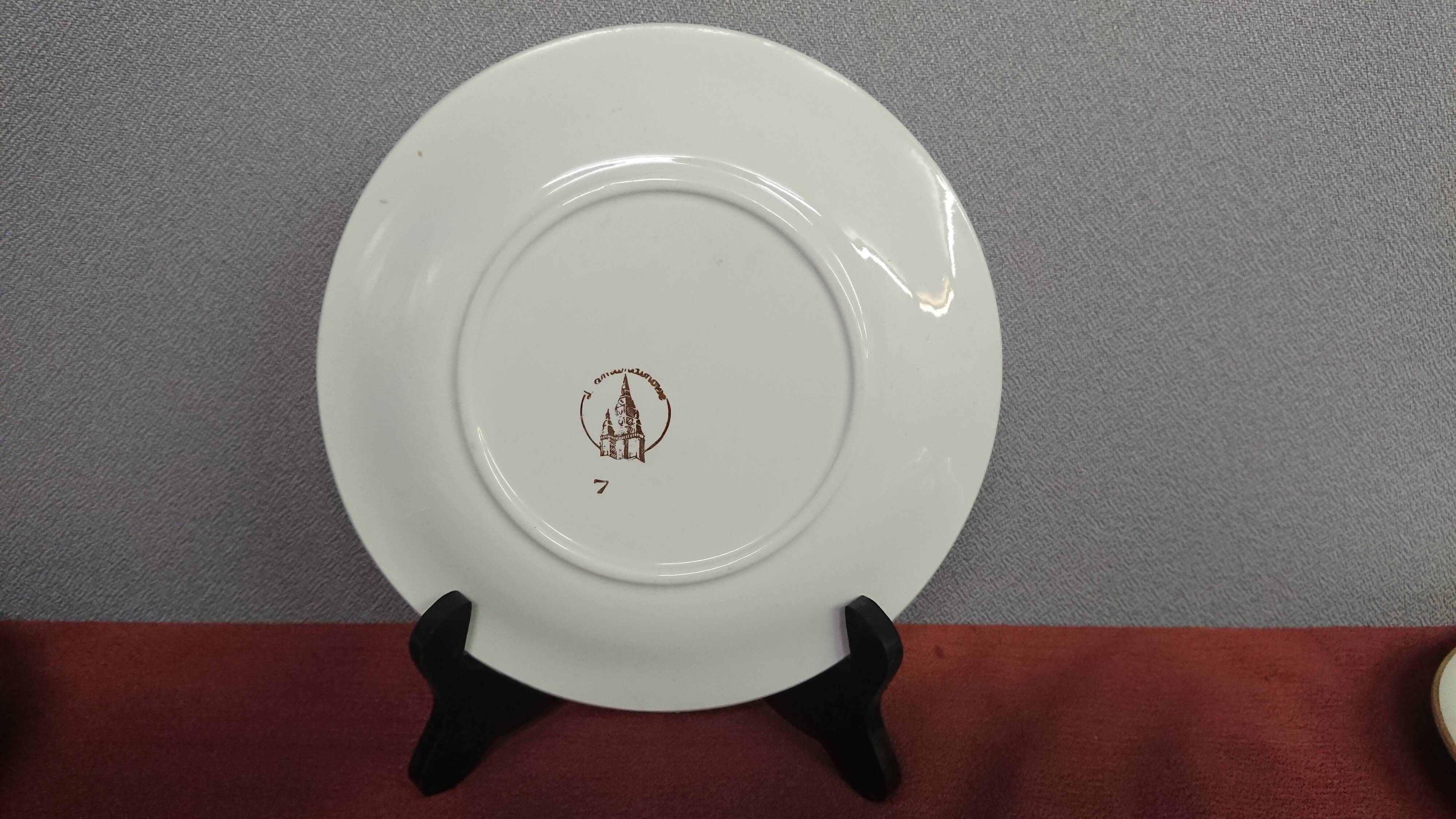 Lot of 9 porcelain plates the Amandine