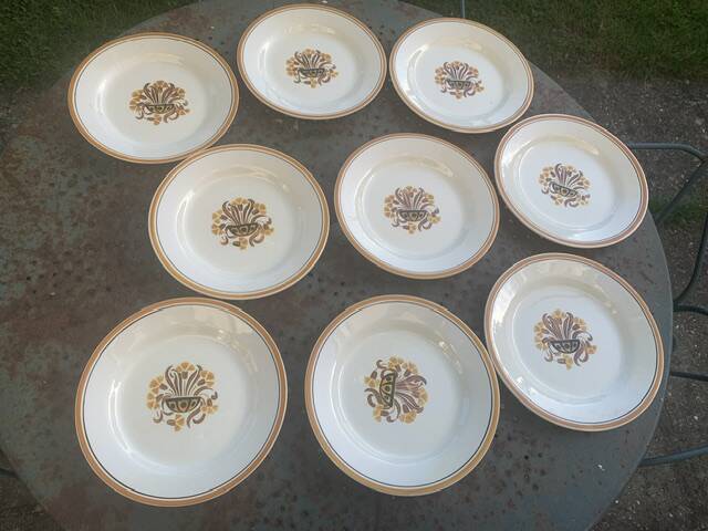 8 flat plates, Carnation model, art deco, CREIL ET MONTEREAU, floral pattern, old