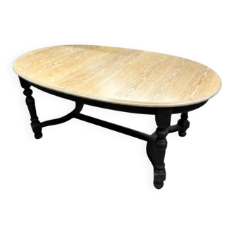 Oval table with extension