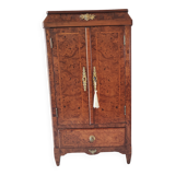 Armoire miniature en noyer Burr