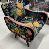 Fauteuil en velours noir brodé et pieds en manguier massif noir