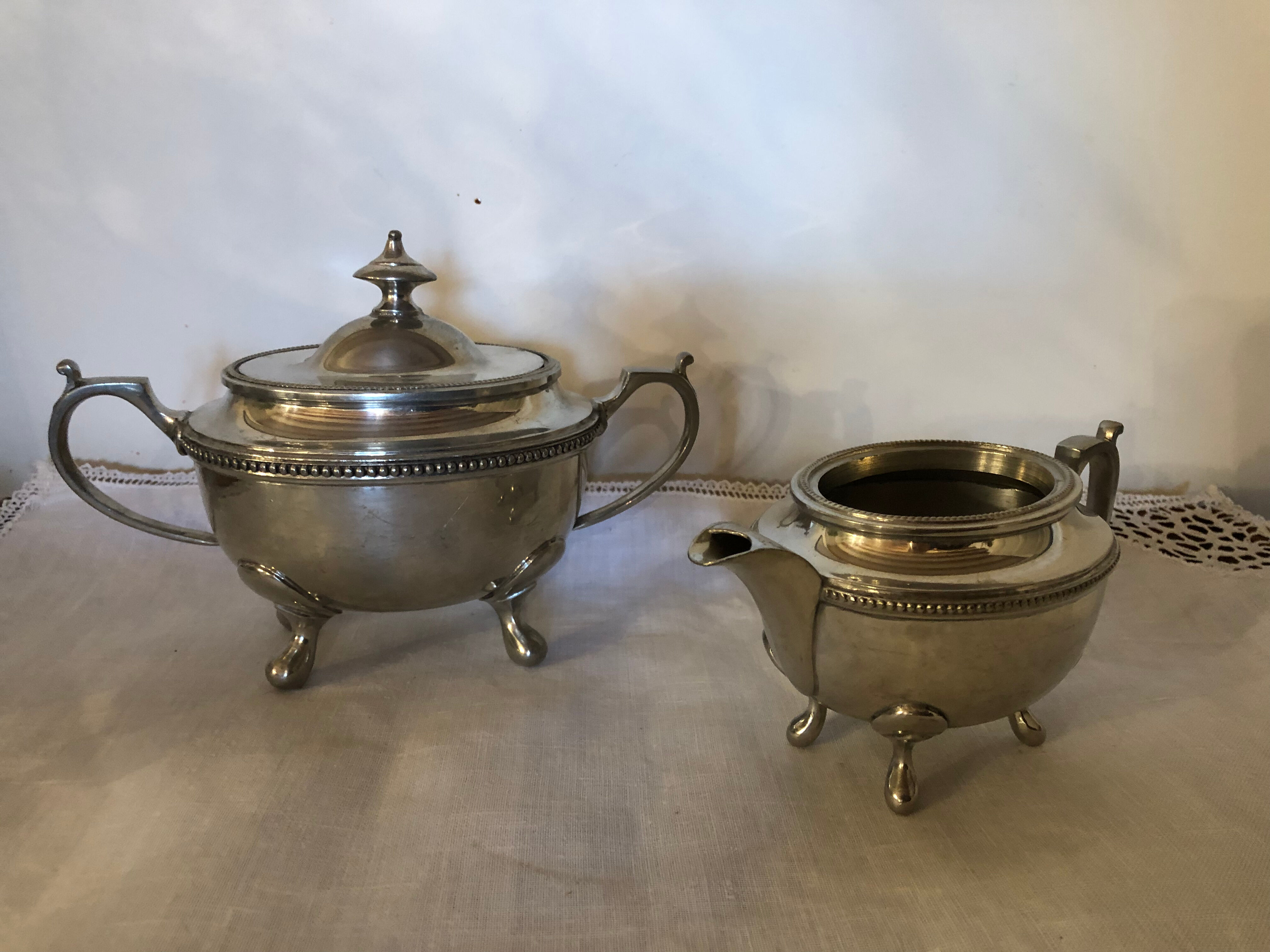 Sugar bowl and milk jug set
