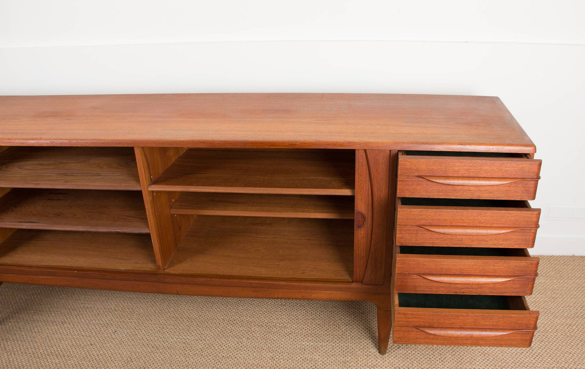 Enfilade danoise en teck modèle U15 par Johannes Andersen pour Uldum