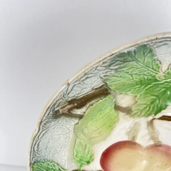 Set de 4 assiettes KG St clément barbotine fruit (cerise, mirabelle, raisin, poire), fin XIXe-début XXe