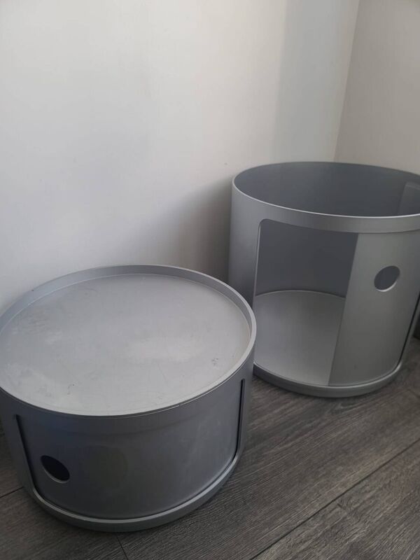 Kartell table de chevet grise avec 2 compartiments