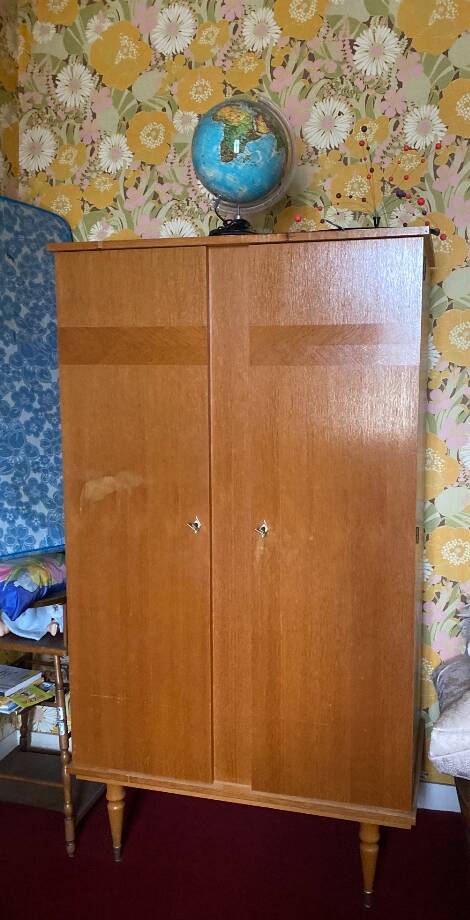 Armoire vintage