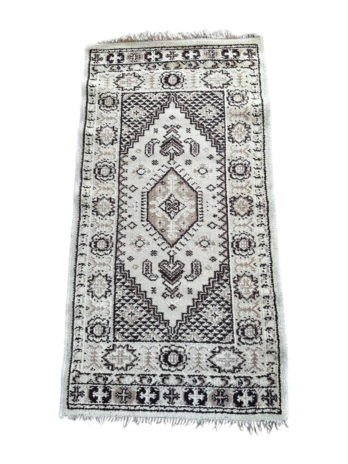 Oriental style rug 70cm x 130cm