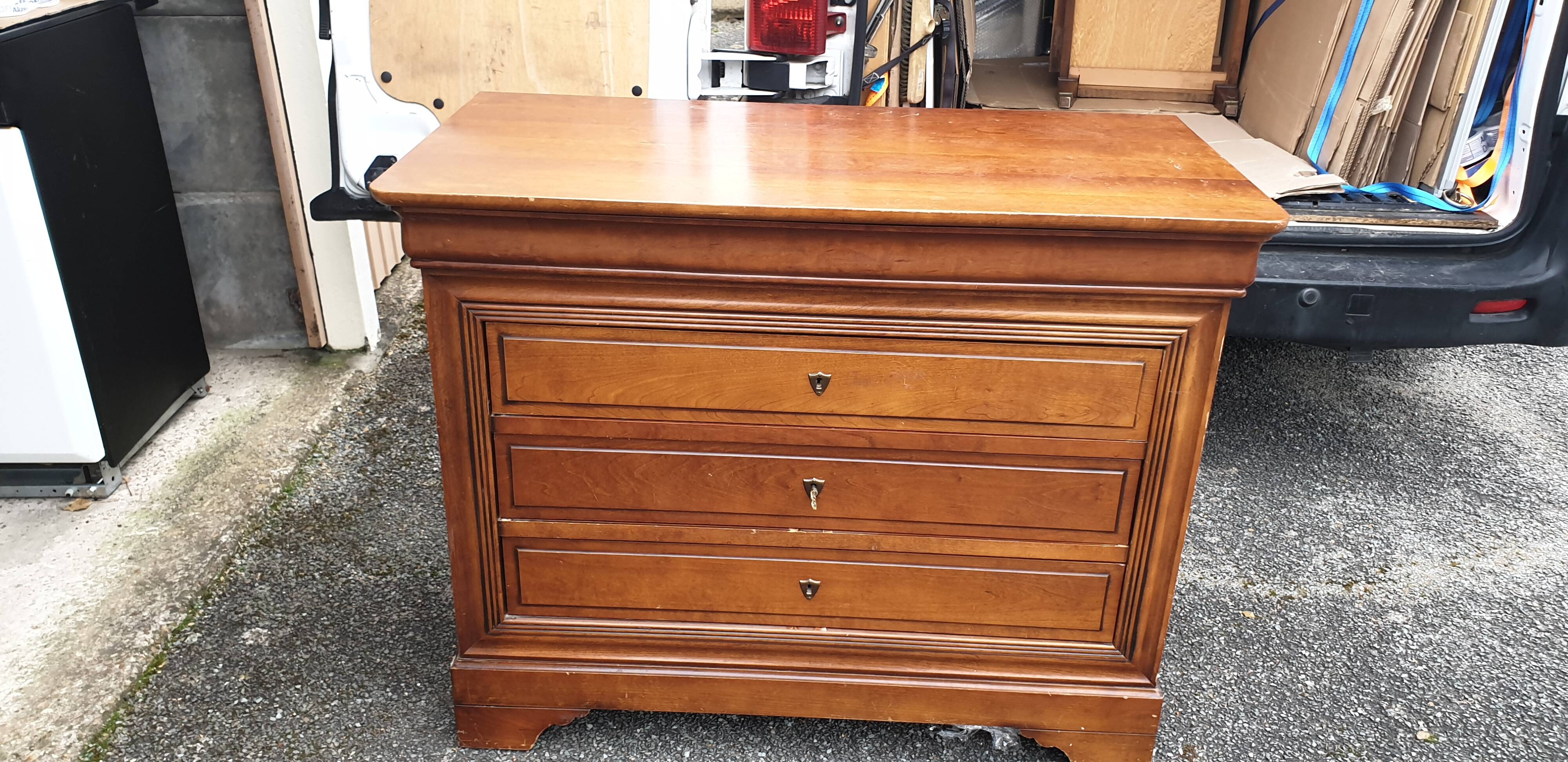 Louis Philippe chest of drawers in doucine