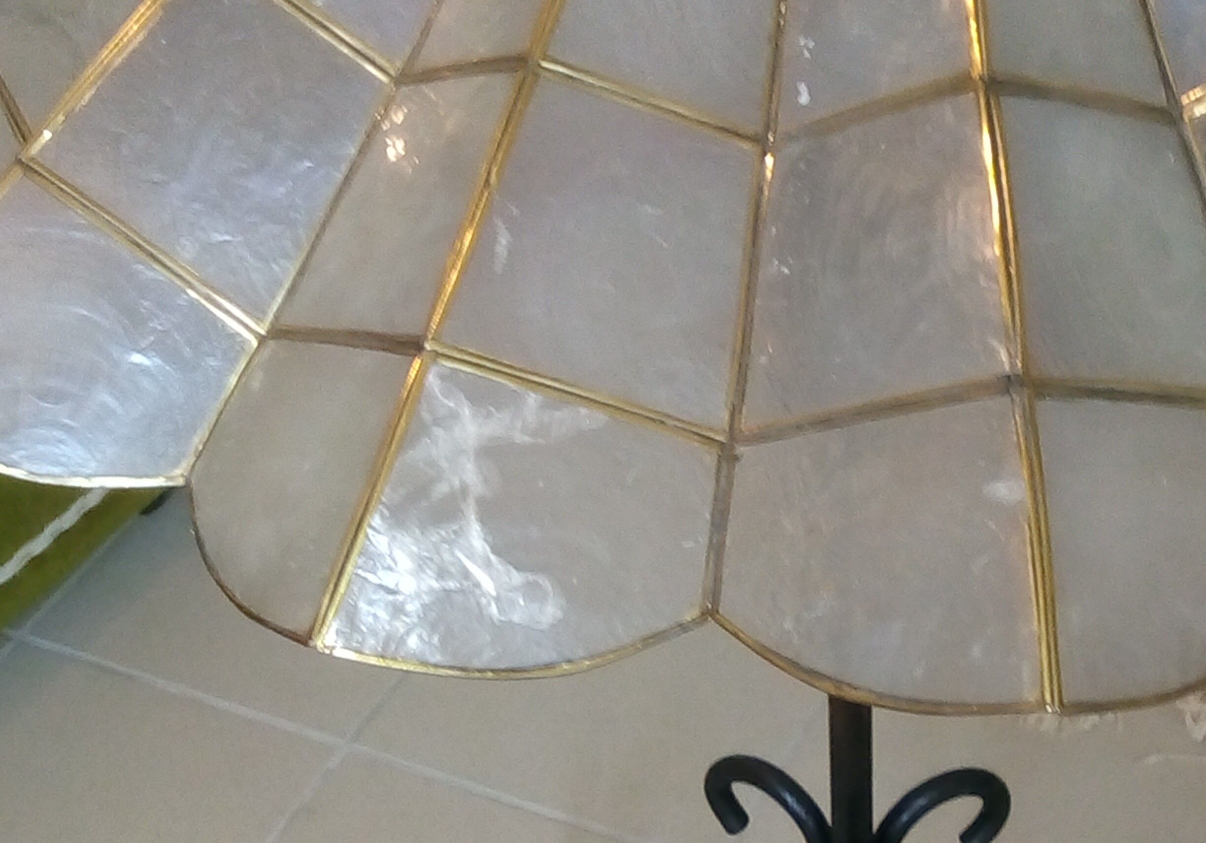 Chandelier suspension mother-of-pearl and brass