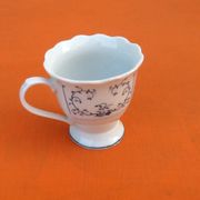 4 Cups / Saucers (shower foot) Coffee Porcelain arabesque décor / flowers