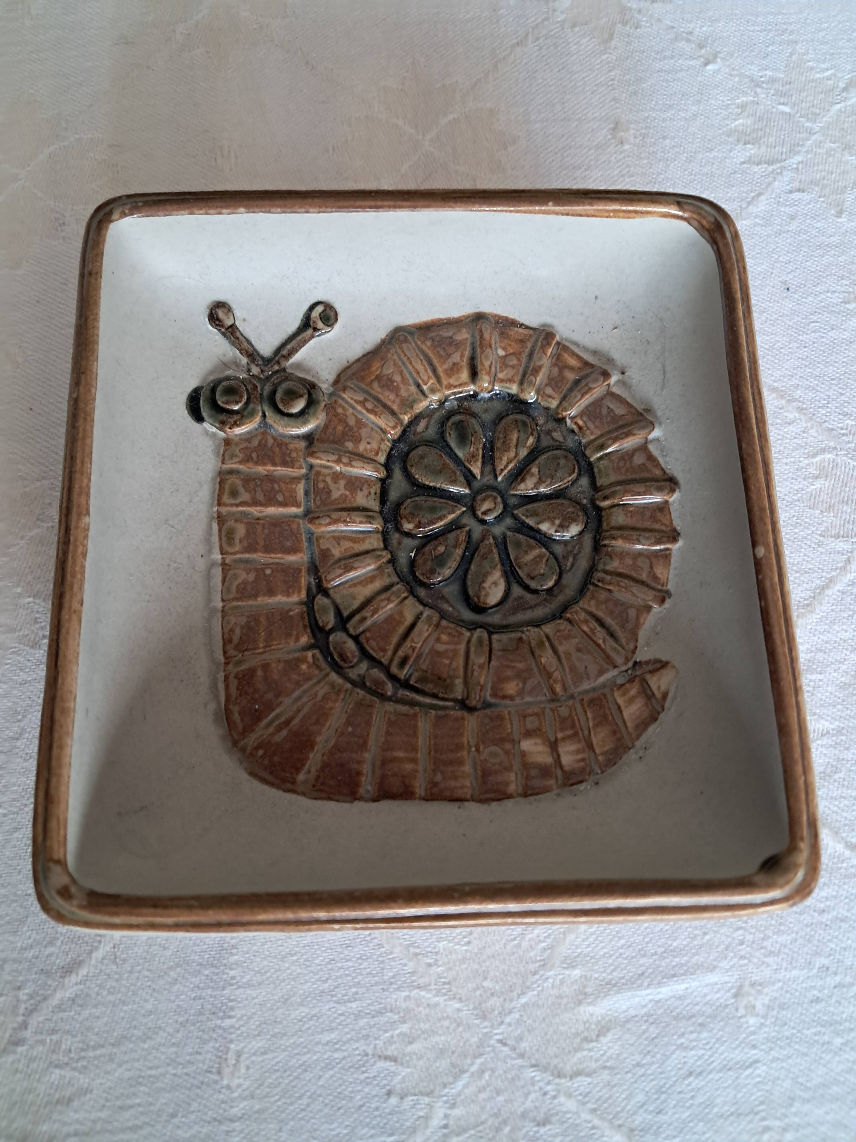 Vintage snail catchall